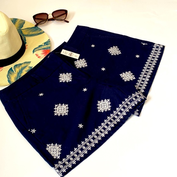 Beautiful short 🏖 New size 6 Loft - Picture 2 of 4
